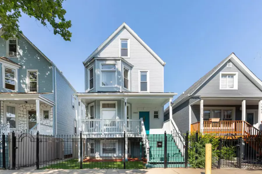 1940 N Monticello Avenue, Chicago, IL 60647
