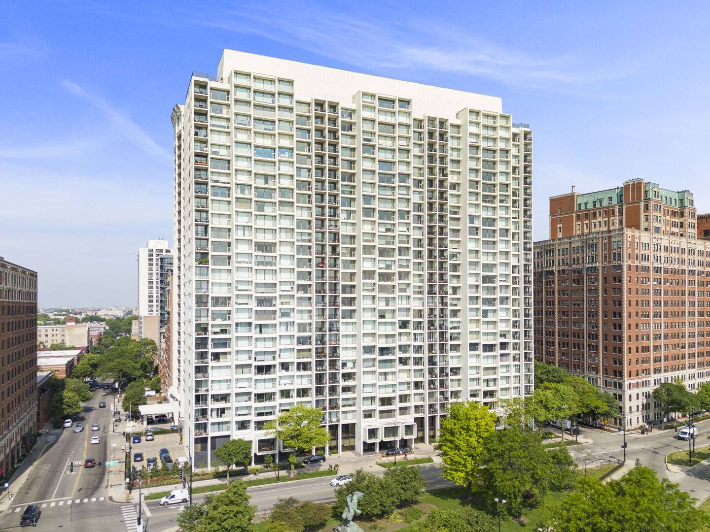 Chicago, IL 60657,3200 N Lake Shore Drive #1910