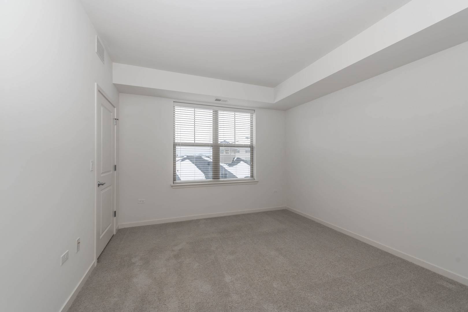 Deer Park, IL 60010,21599 W Field Court #1-211