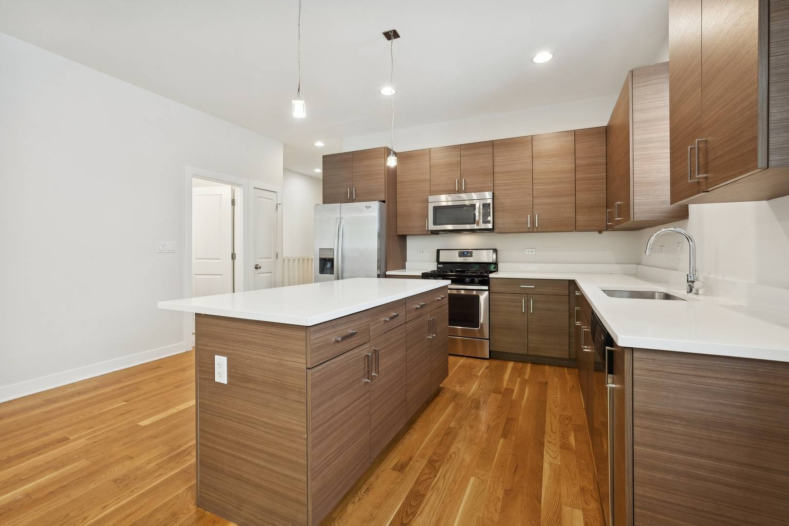 Chicago, IL 60622,1956 W Erie Street #1E