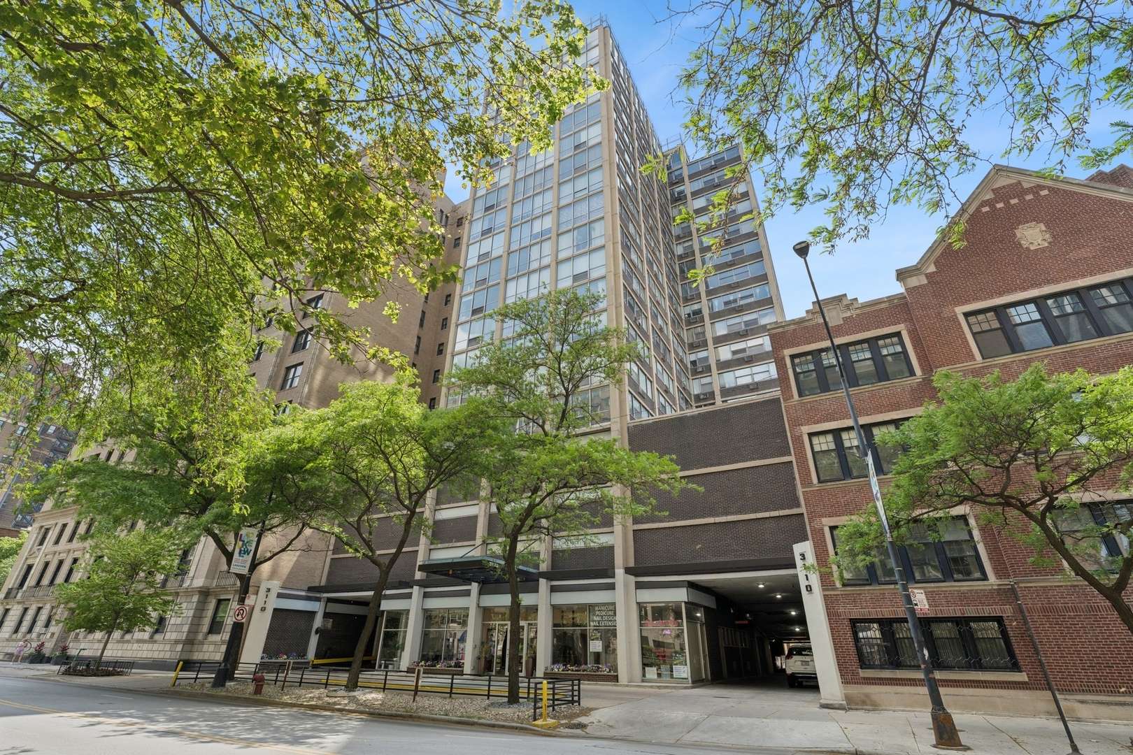 3110 N Sheridan Road #801, Chicago, IL 60657
