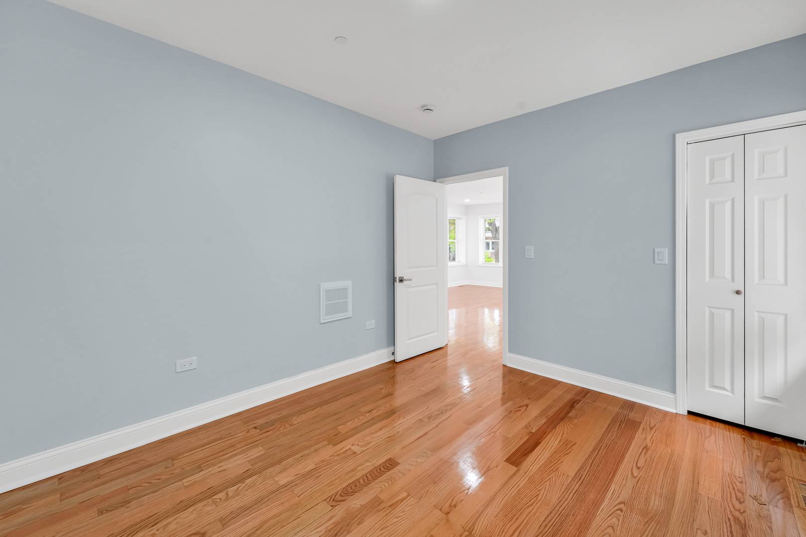 Oak Park, IL 60302,1115 N Taylor Avenue