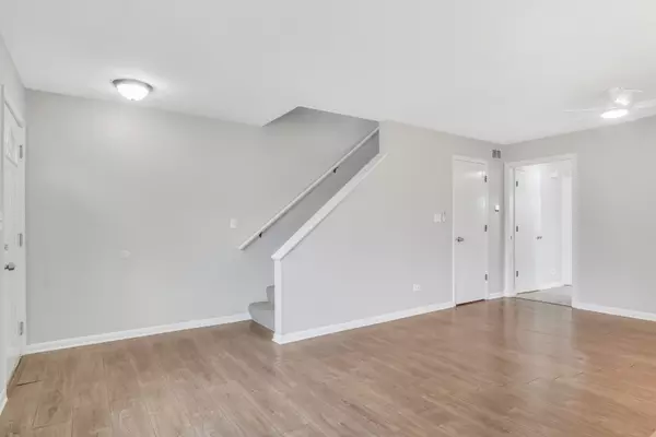 Gurnee, IL 60031,17525 W Walnut Lane