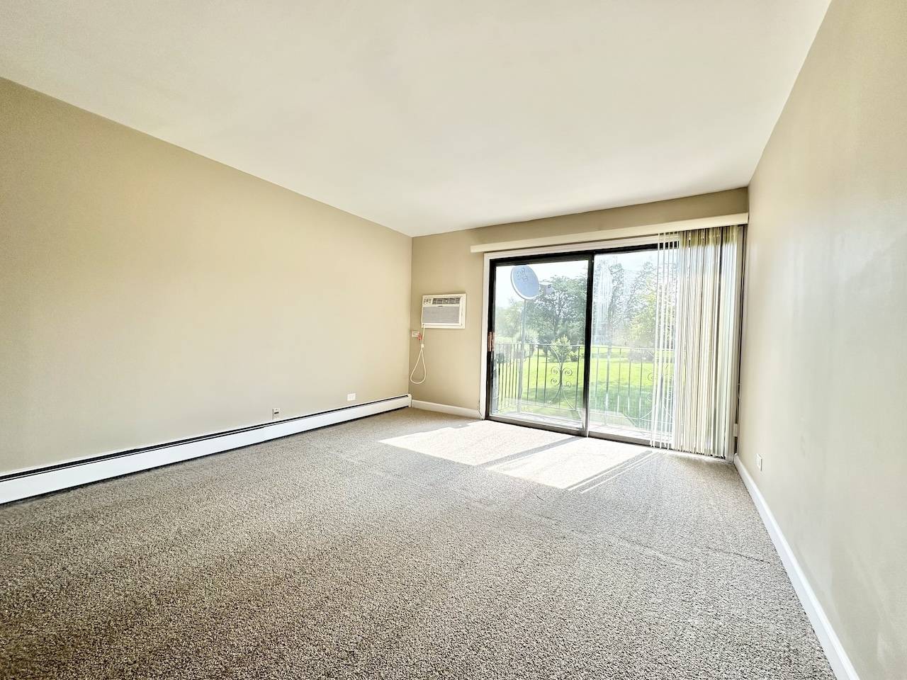 Vernon Hills, IL 60061,915 Westmoreland Drive #16