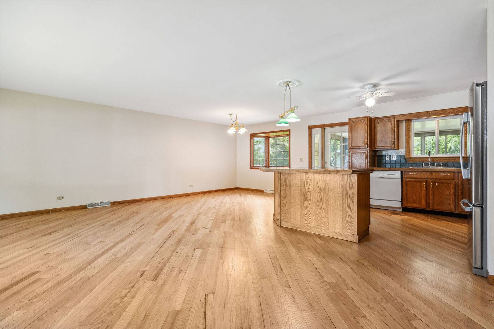 Woodridge, IL 60517,6517 Woodridge Drive