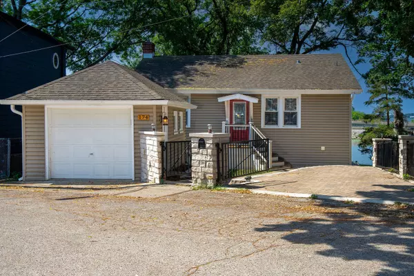 174 Riverside Island Drive, Fox Lake, IL 60020