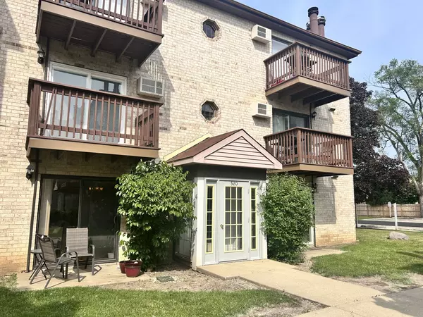 520 E Spruce Drive #1A, Palatine, IL 60074