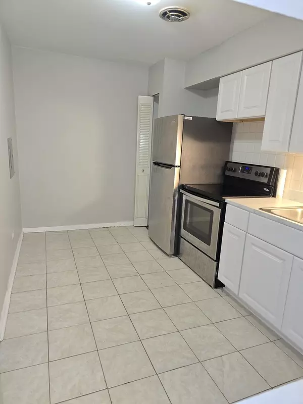 Chicago, IL 60626,6619 N Sheridan Road #302