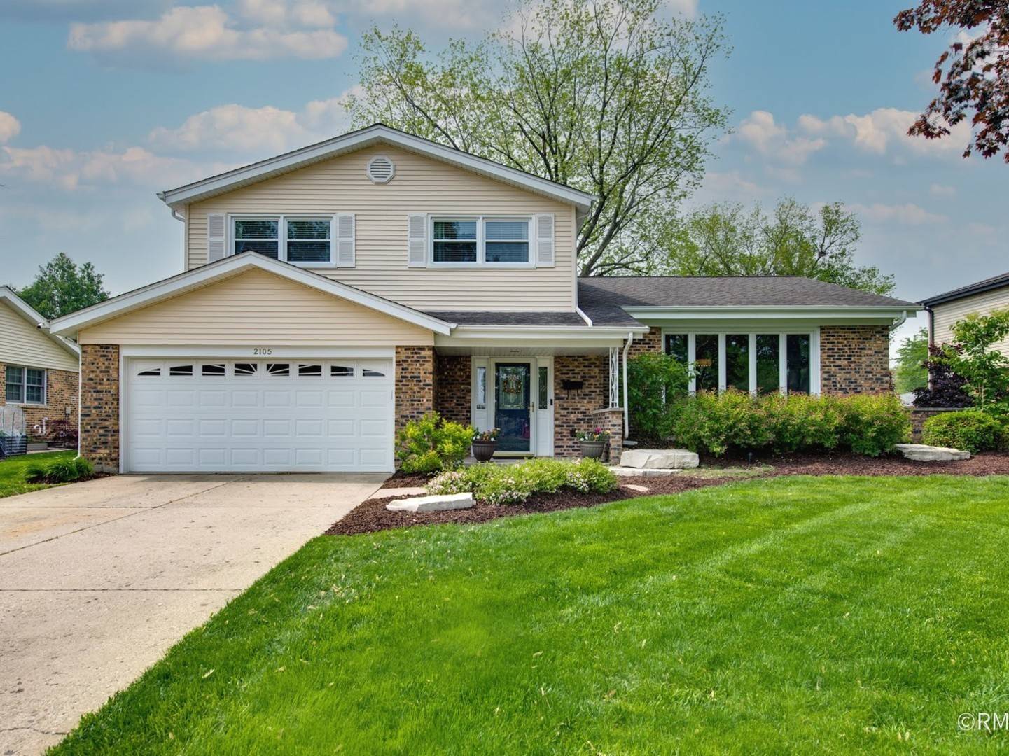 2105 E Mulberry Lane, Arlington Heights, IL 60004