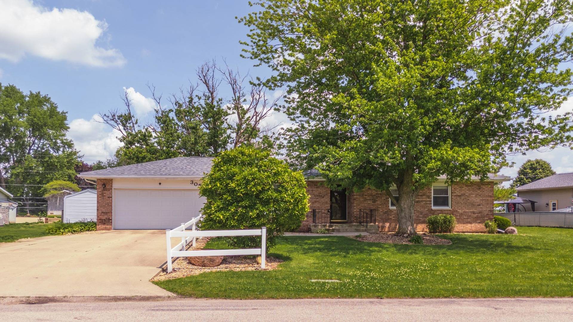 Chenoa, IL 61726,305 S Eighth Avenue