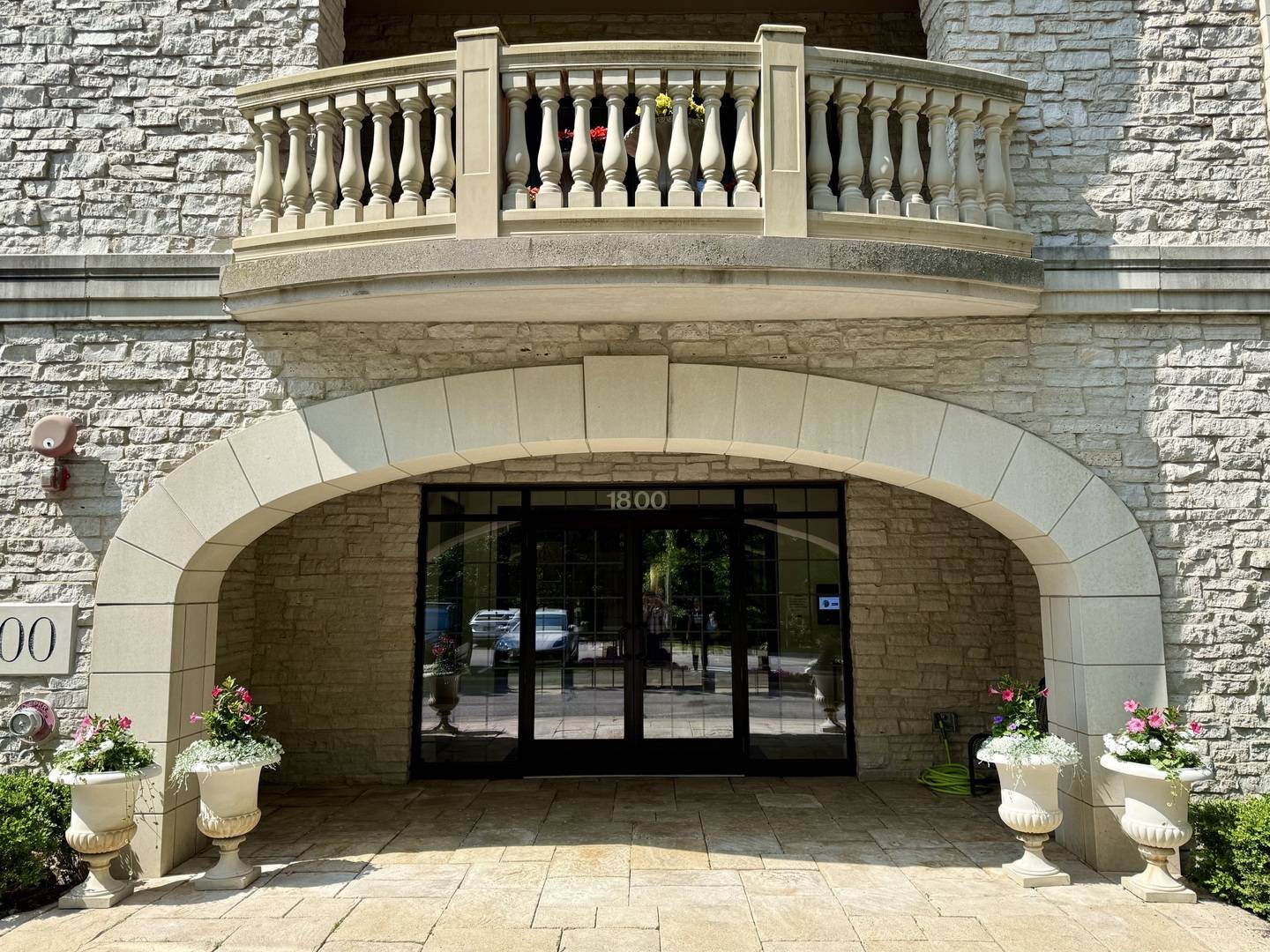 Lake Forest, IL 60045,1800 Amberley Court #301