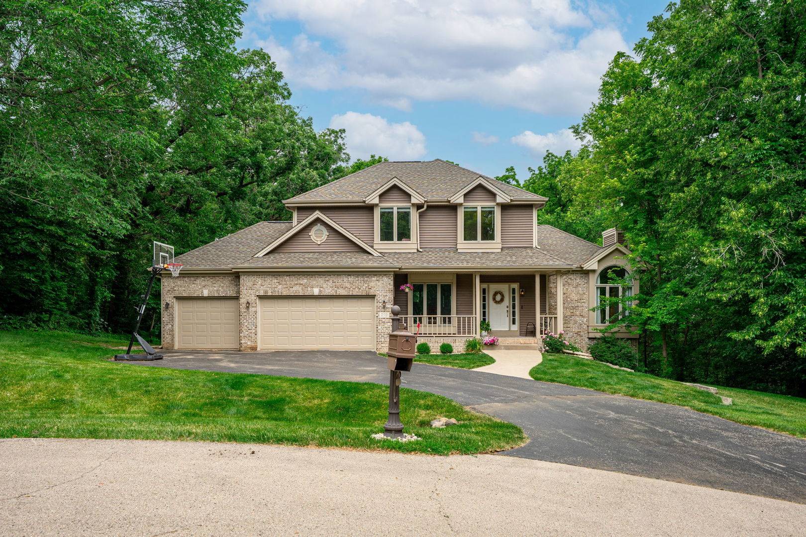 219 EAGLEWOOD Place, Rockton, IL 61072
