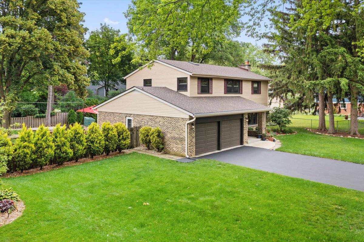 Arlington Heights, IL 60004,1738 E JONQUIL Terrace