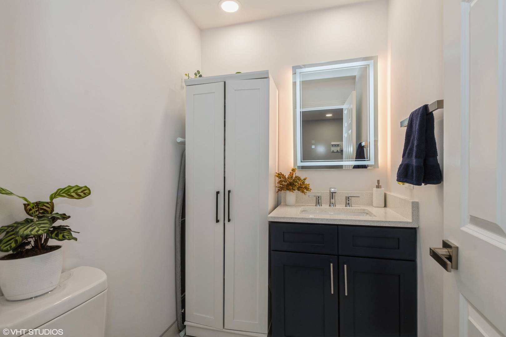 Chicago, IL 60656,7227 W HIGGINS Avenue #404