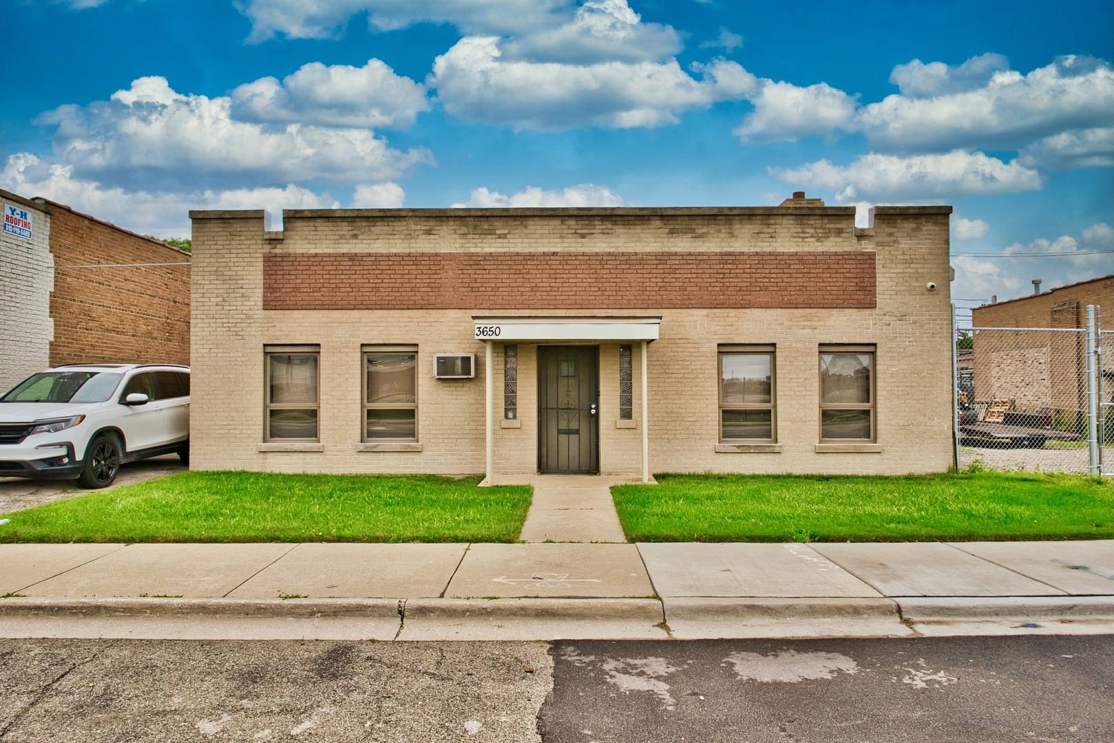 Skokie, IL 60076,3650-3656 Oakton Street
