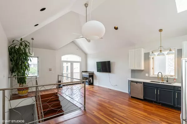 Chicago, IL 60608,1915 S Racine Avenue #3