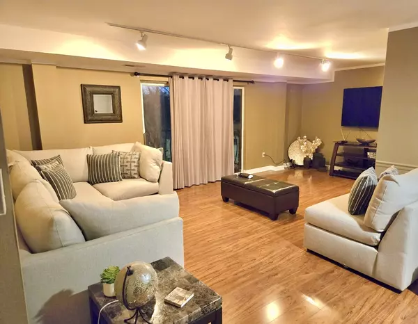 Homewood, IL 60430,18400 Cherry Creek Drive #409