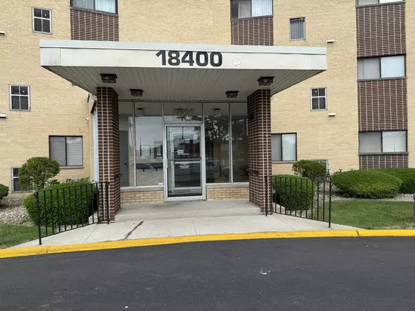 Homewood, IL 60430,18400 Cherry Creek Drive #409