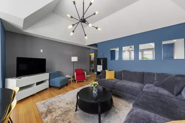 Chicago, IL 60625,5054 N Troy Street #3