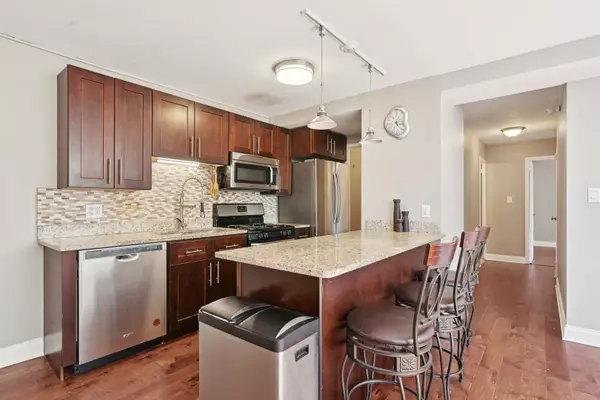 Chicago, IL 60613,3950 N Lake Shore Drive #2209