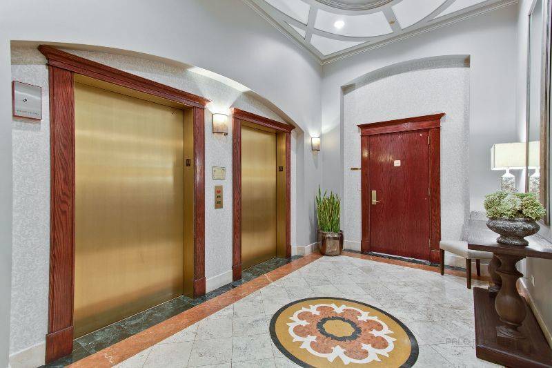 Chicago, IL 60610,230 W DIVISION Street #902