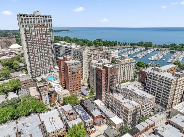 Chicago, IL 60657,506 W Roscoe Street #201