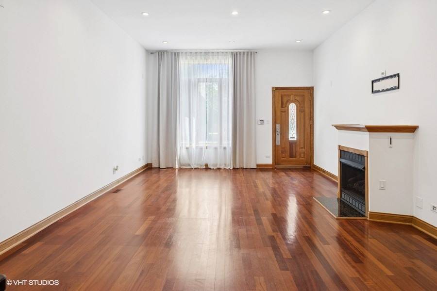 Chicago, IL 60622,1644 W LeMoyne Street #1