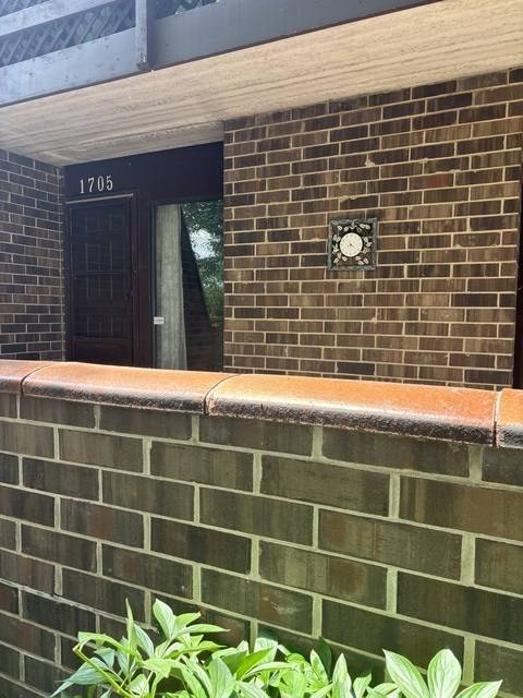 Elgin, IL 60120,1705 Kenneth Circle #1705