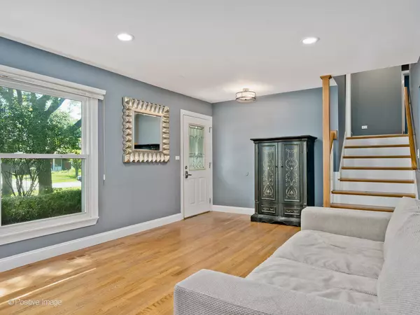 Glenview, IL 60026,2246 Strawberry Lane