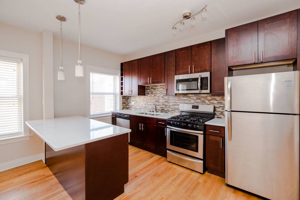 Chicago, IL 60625,3133 W Lawrence Avenue #3