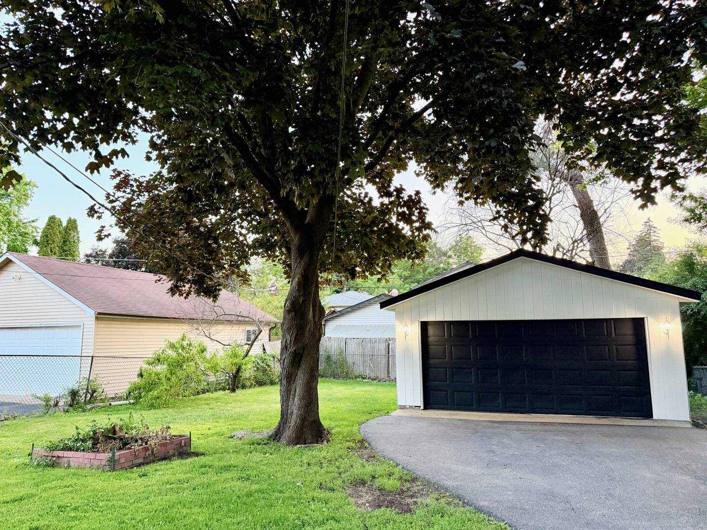 Round Lake Beach, IL 60073,1318 Pine Grove Avenue