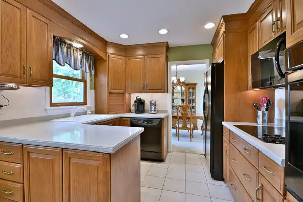 Palatine, IL 60067,537 S Echo Lane