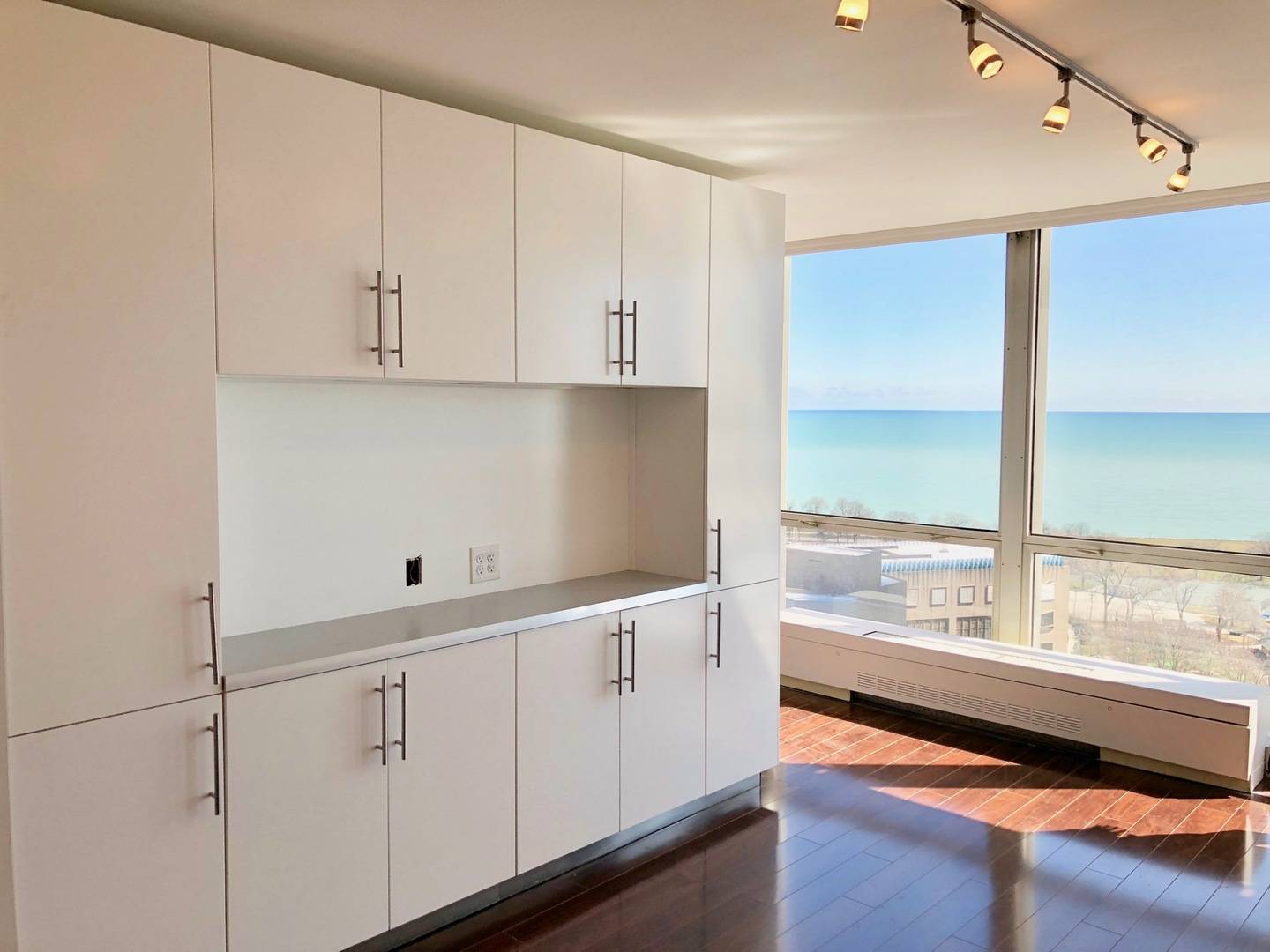 Chicago, IL 60657,330 W Diversey Parkway #2509
