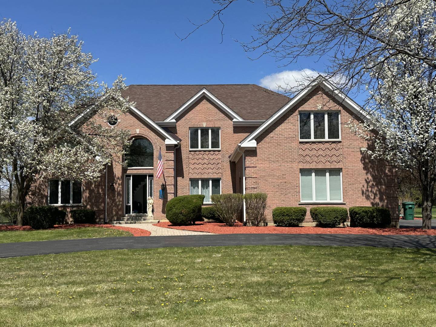 69 Falcon Drive, Hawthorn Woods, IL 60047