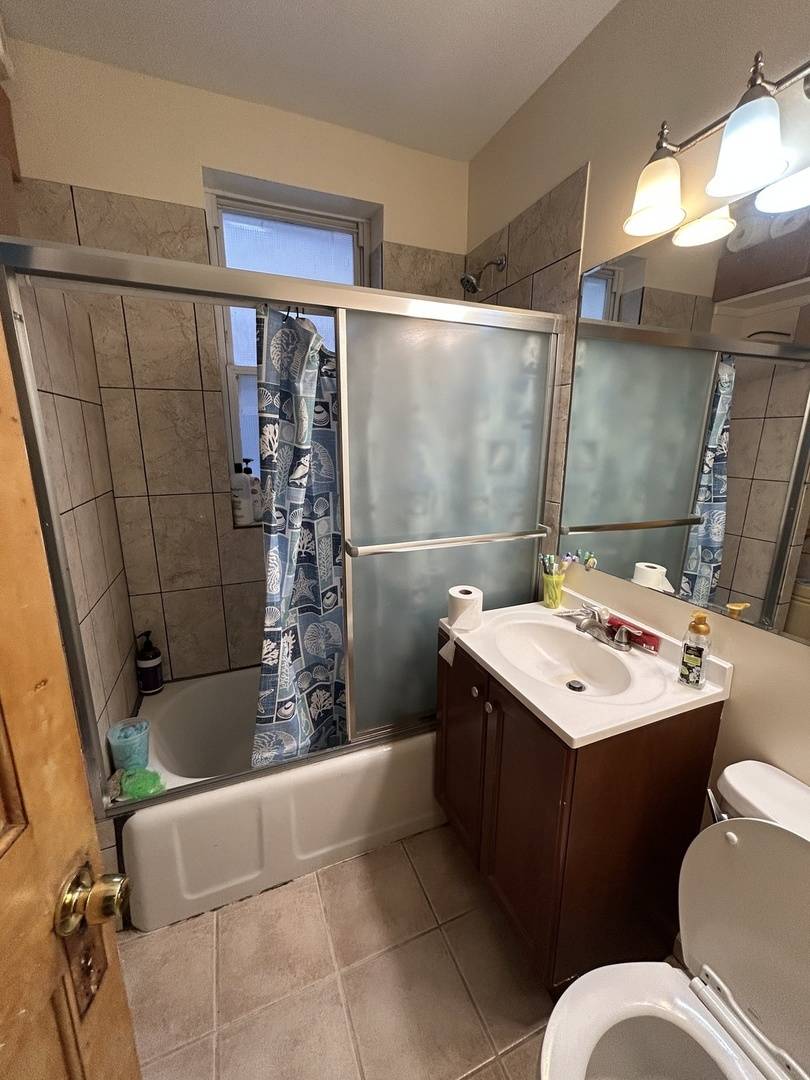 Chicago, IL 60618,3247 W Berteau Avenue