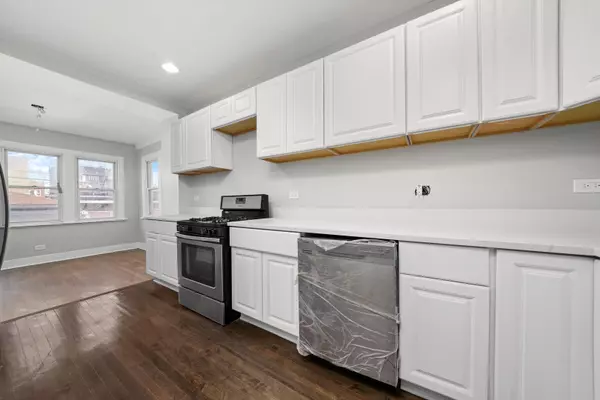 Chicago, IL 60651,1009 N Harding Avenue