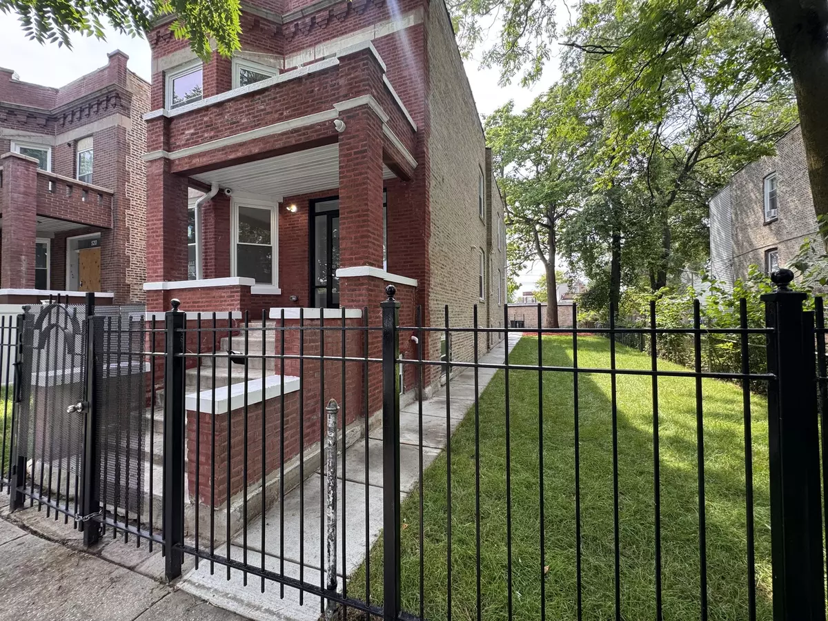 Chicago, IL 60624,522 N Hamlin Avenue