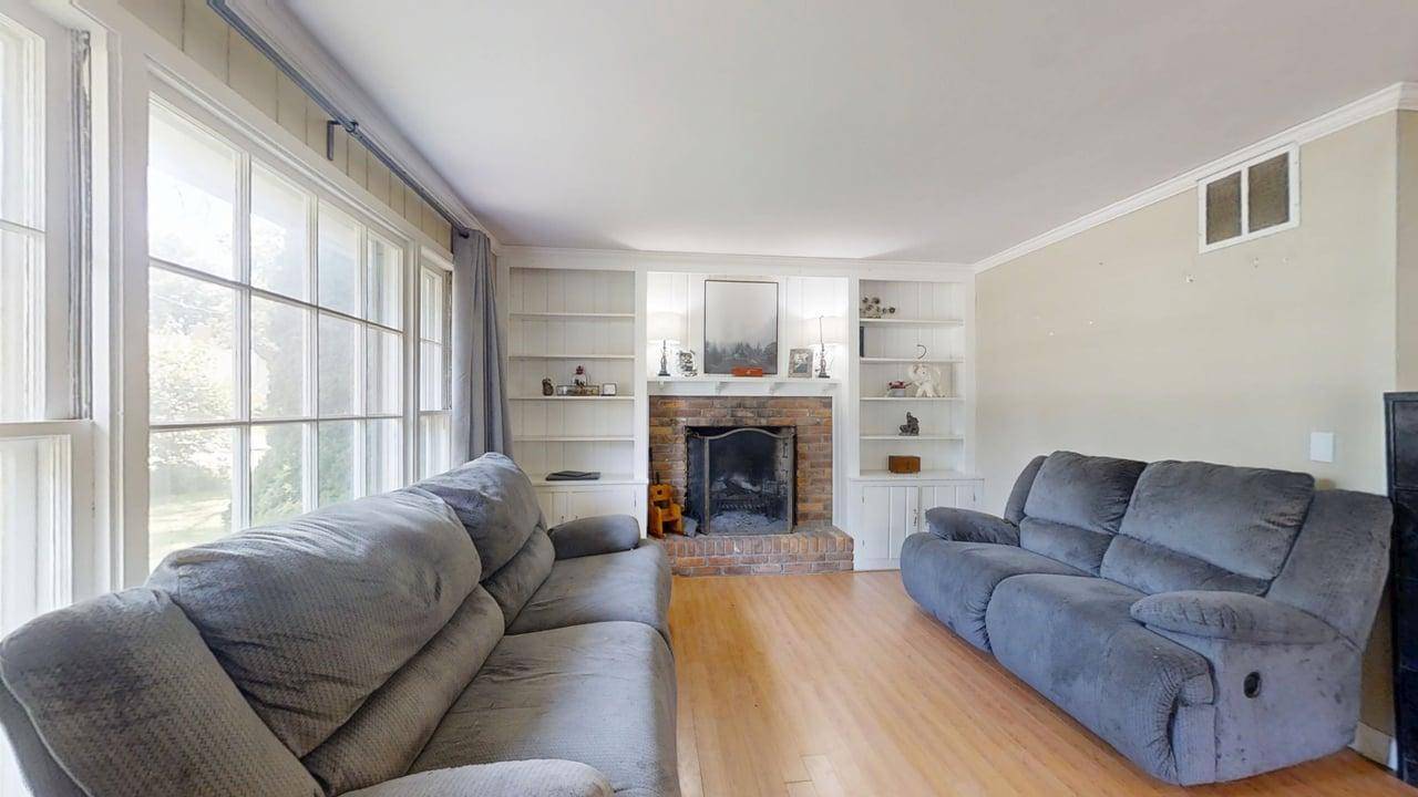 Sullivan, IL 61951,16 W George Street