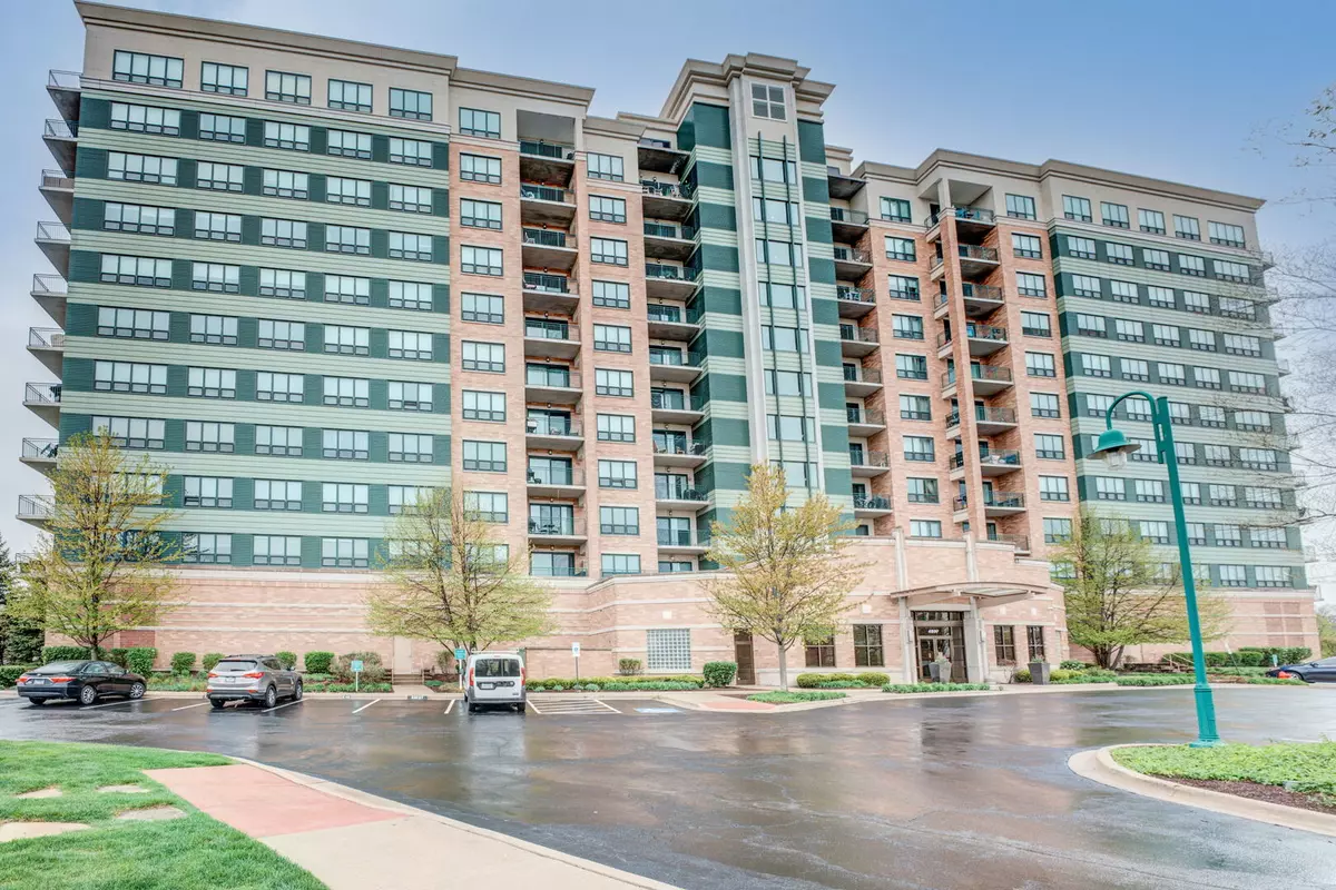 Woodridge, IL 60517,6420 Double Eagle Drive #E35