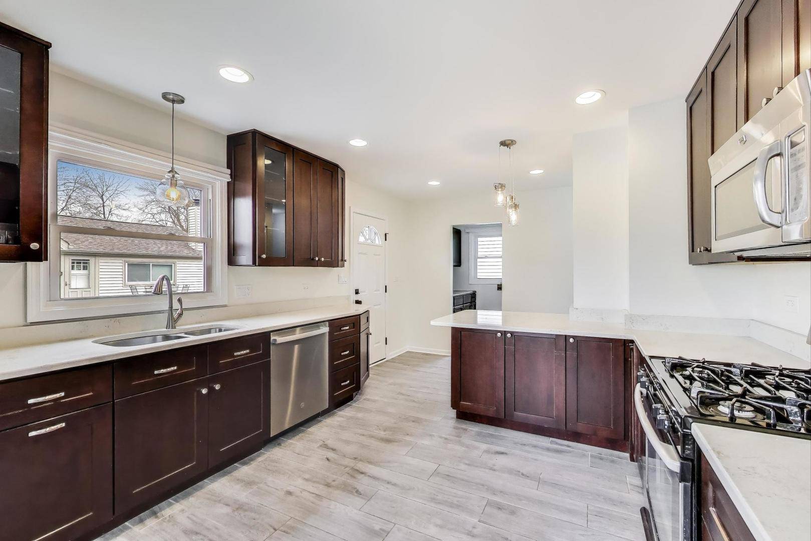 Palatine, IL 60067,139 S Quentin Road