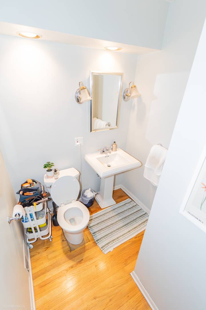 Chicago, IL 60614,455 W Grant Place #1