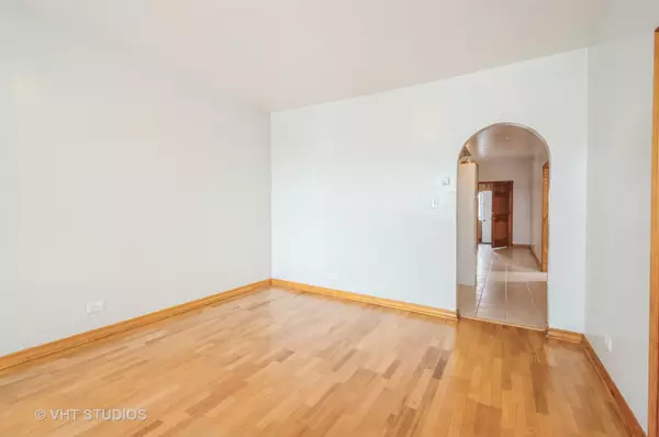 Chicago, IL 60618,3421 W Melrose Street