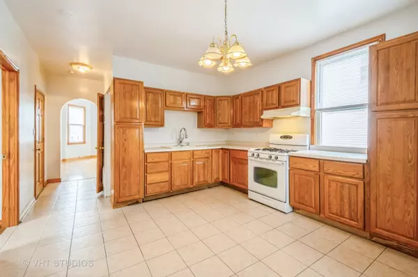 Chicago, IL 60618,3421 W Melrose Street