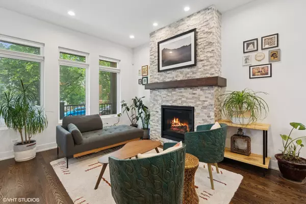 Chicago, IL 60618,2817 N Christiana Avenue