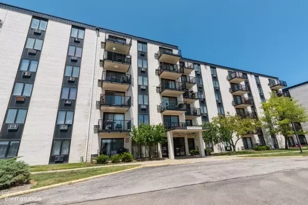 Niles, IL 60714,9098 Terrace Drive #3E