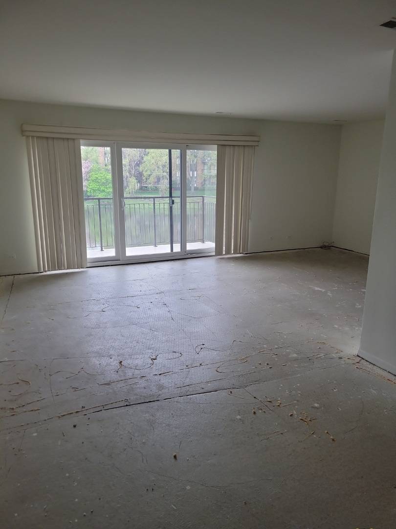 Willowbrook, IL 60527,301 Lake Hinsdale Drive #209