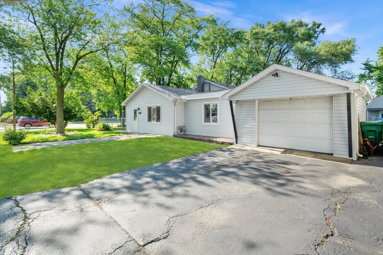 Burbank, IL 60459,8425 Central Avenue