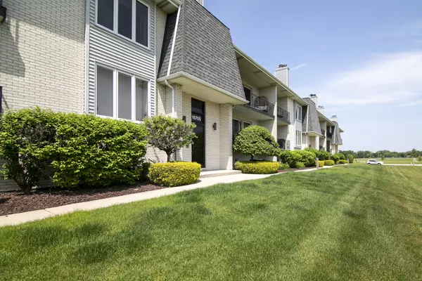15705 Lake Hills Court #2N, Orland Park, IL 60462