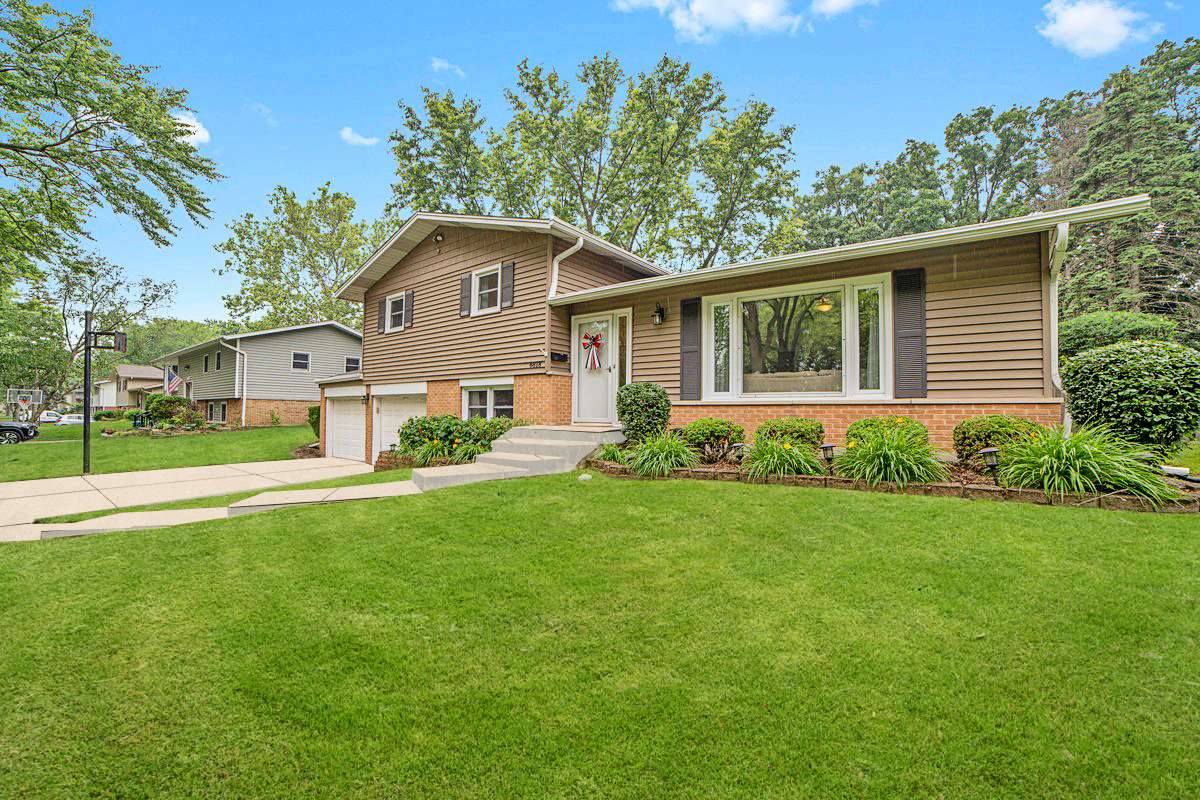 Downers Grove, IL 60516,6818 Valley View Drive
