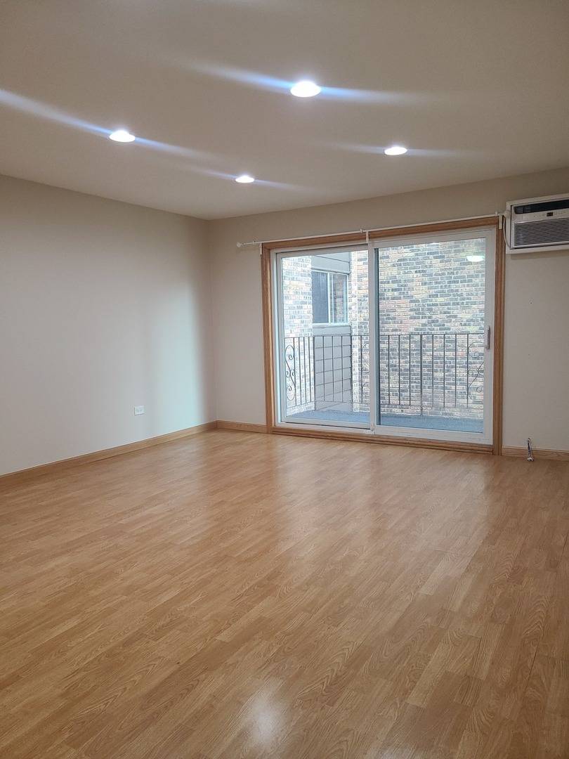 Des Plaines, IL 60016,8936 N Parkside Avenue #305